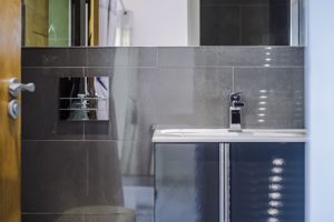 En-suite Bedroom 1- click for photo gallery